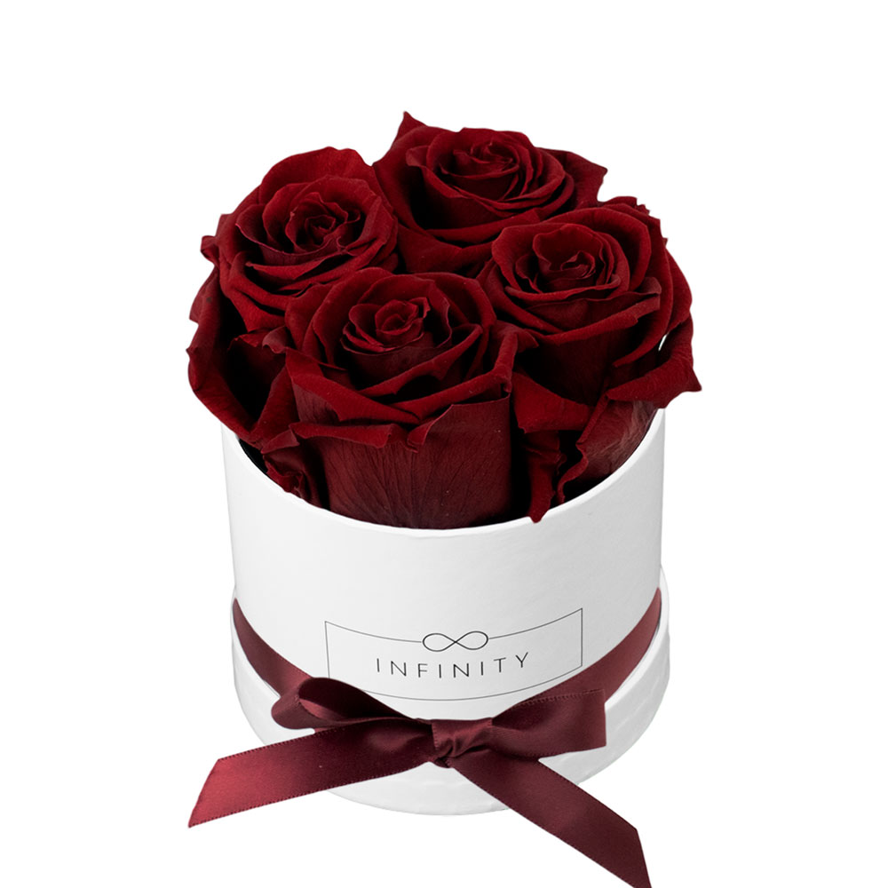 Infinity Small Flowerbox mit 4 konservierten dunkelroten Rosen in weißer runder Box mit Satinband