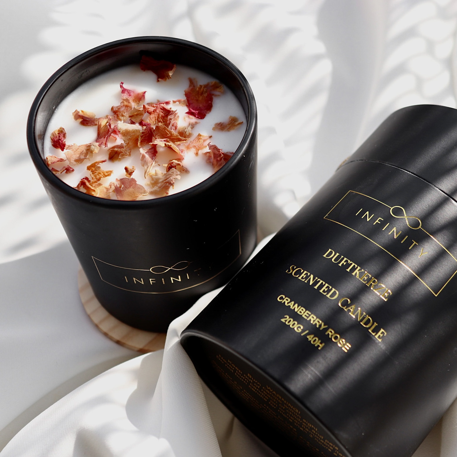 INFINITY Duftkerze INFINITY Duftkerze Cranberry Rose mit getrockneten Blüten und Geschenkverpackung