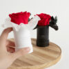 zwei rote Infinity Rosen mit echtem Eucalyptus