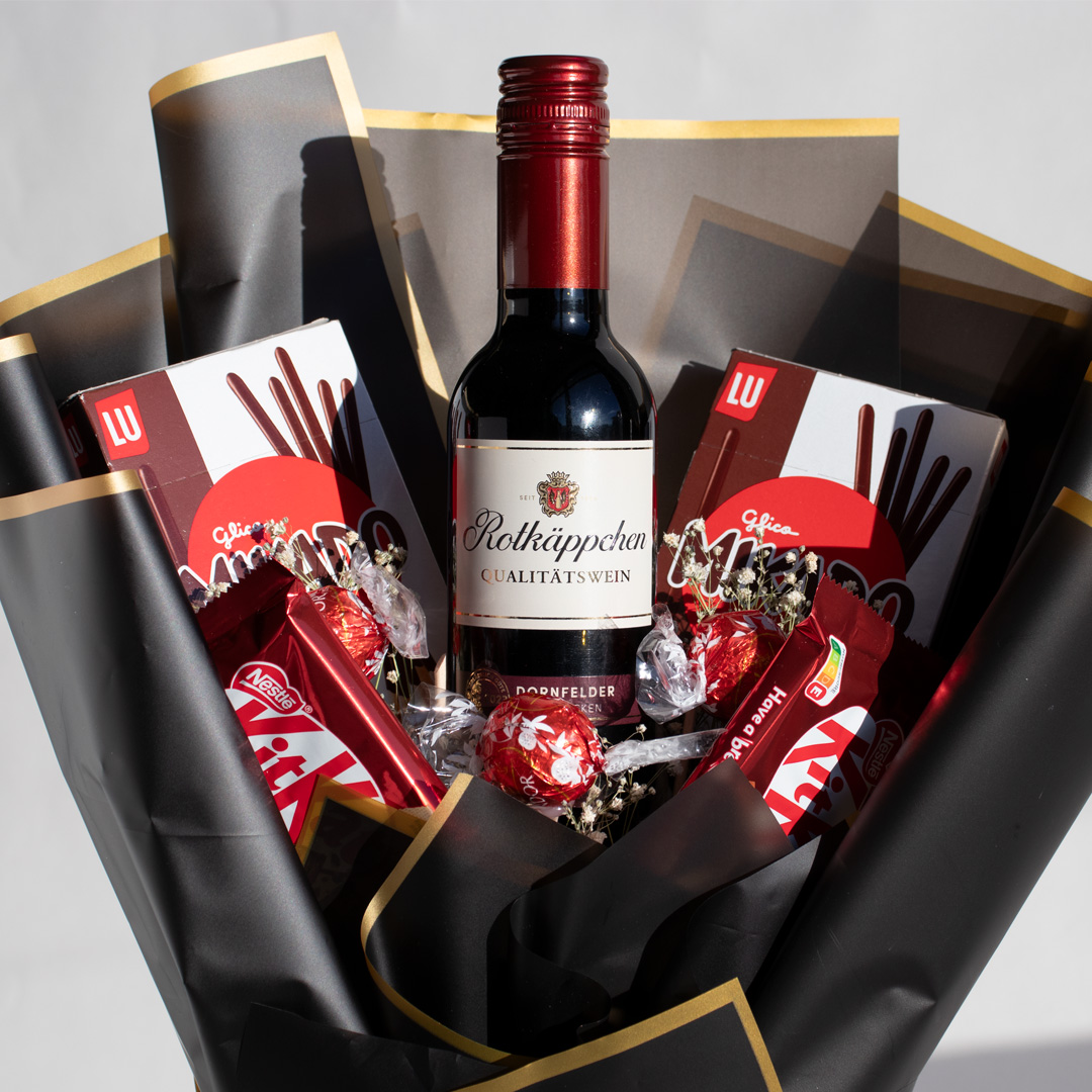 Sweet-Bouquet-Black-Close-Up